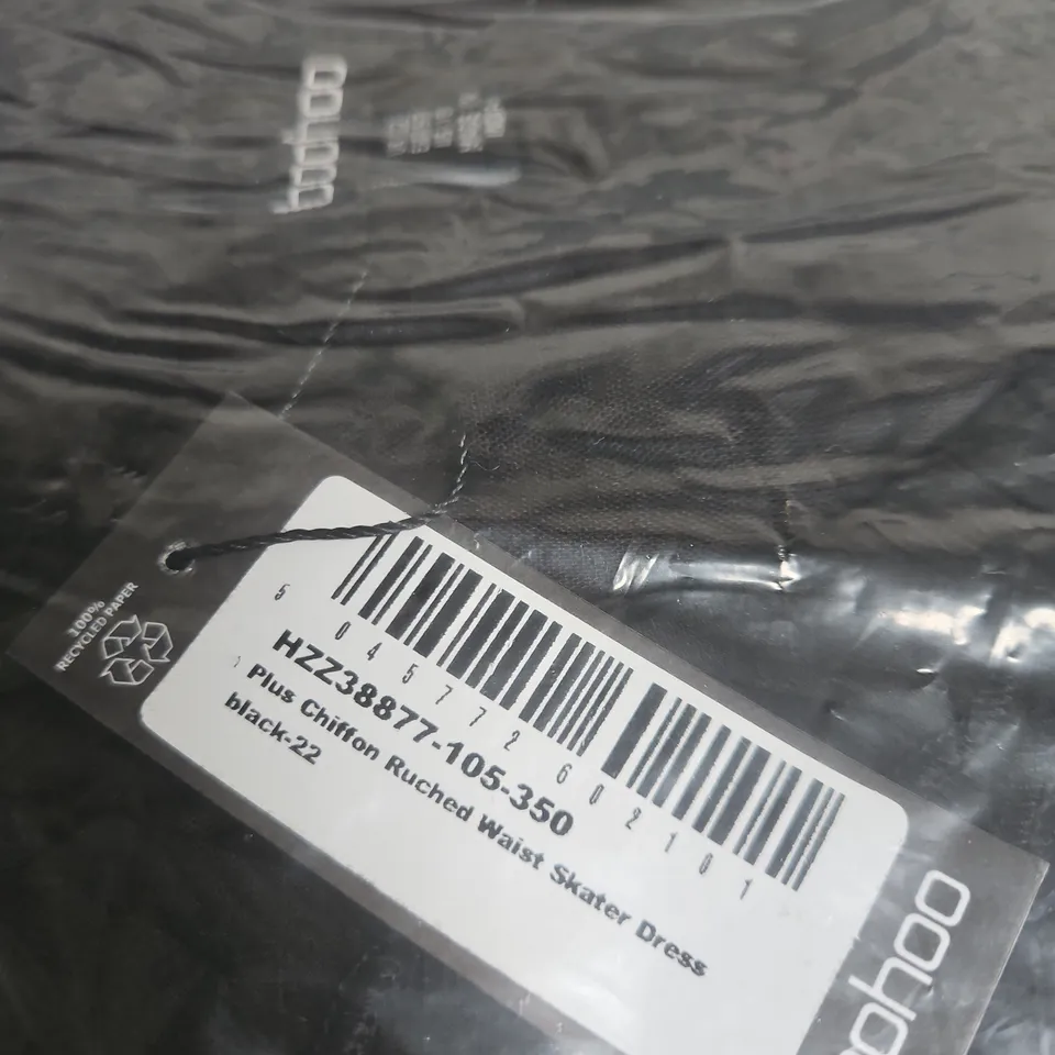 BOOHOO PLUS SIZE CHIFFON RUCHED WAIST SKATER DRESS – BLACK, UK 22