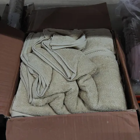 BOXED SALADIN BATH TOWELS