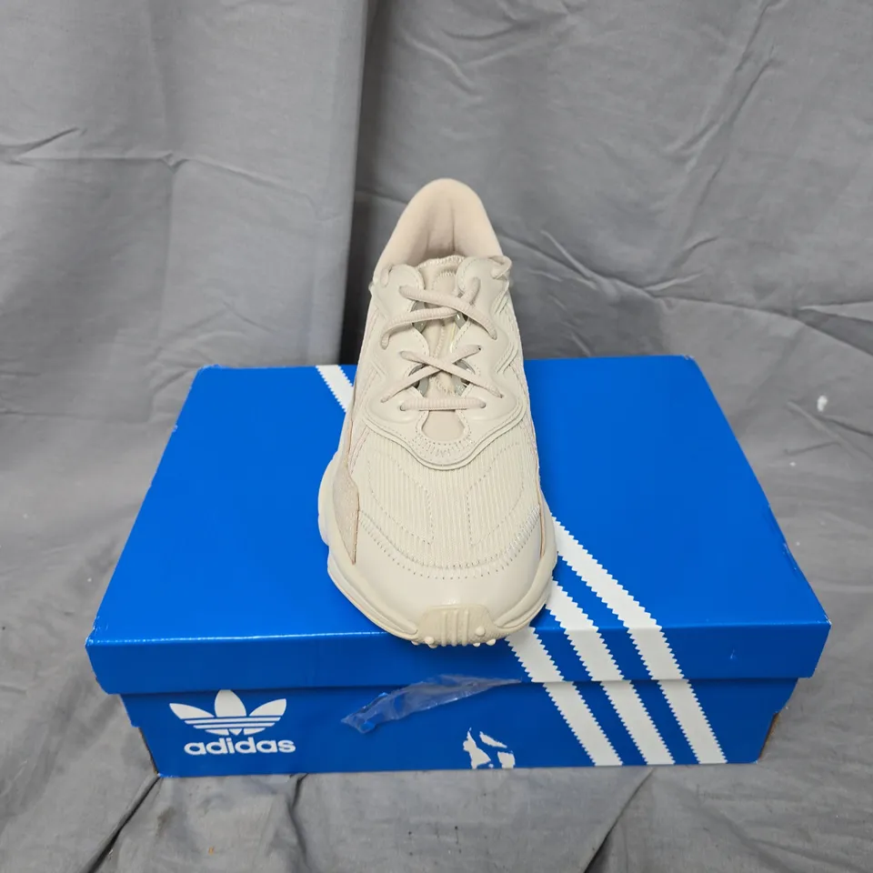 BOXED ADIDAS OZWEEGO TRAINERS – BEIGE/CREAM, UK 7 (US 7.5)