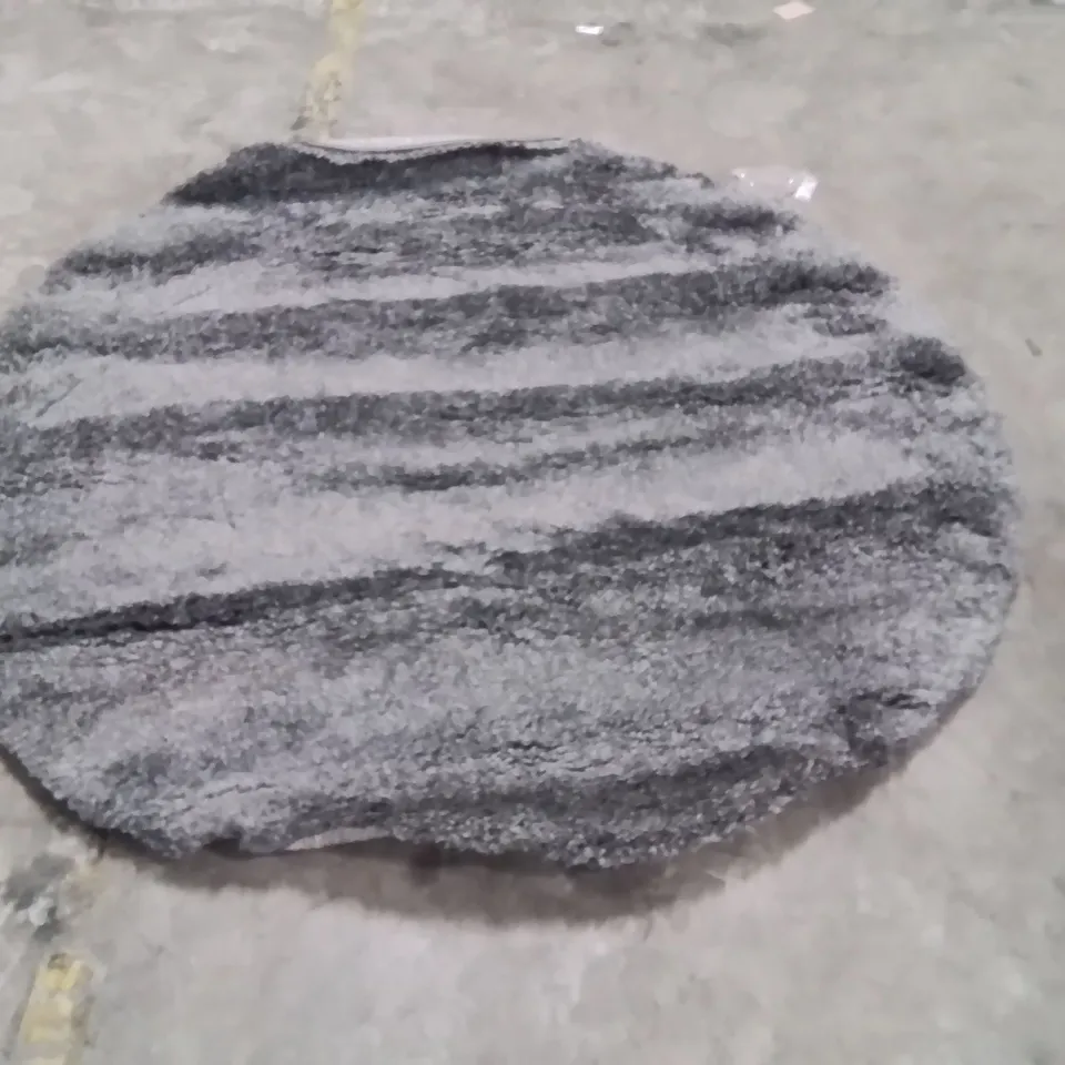 QUALITY DESIGNER AREA RUG - APPROXIMATELY 180X180