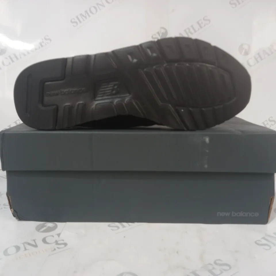 BOXED PAIR OF NEW BALANCE 997H SHOES IN BLACK UK SIZE 6.5
