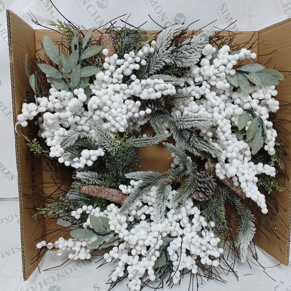 WHITE BERRY PRE-LIT CHRISTMAS WREATH 