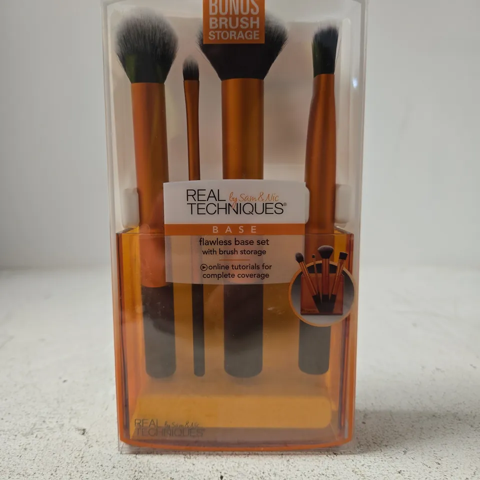 REAL TECHNIQUES BY SAM & NIC FLAWLESS BASE BRUSH SET 