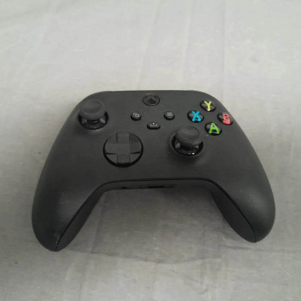 XBOX ONE CONTROLLER IN BLACK