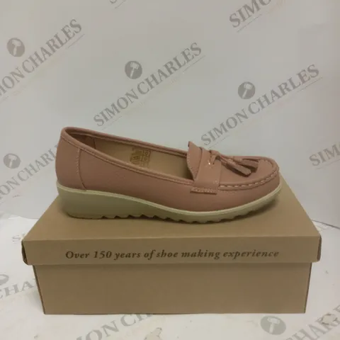 BOXED PAIR OF CUSHION WALK ROSE GOLD SLIDE ONS - 5