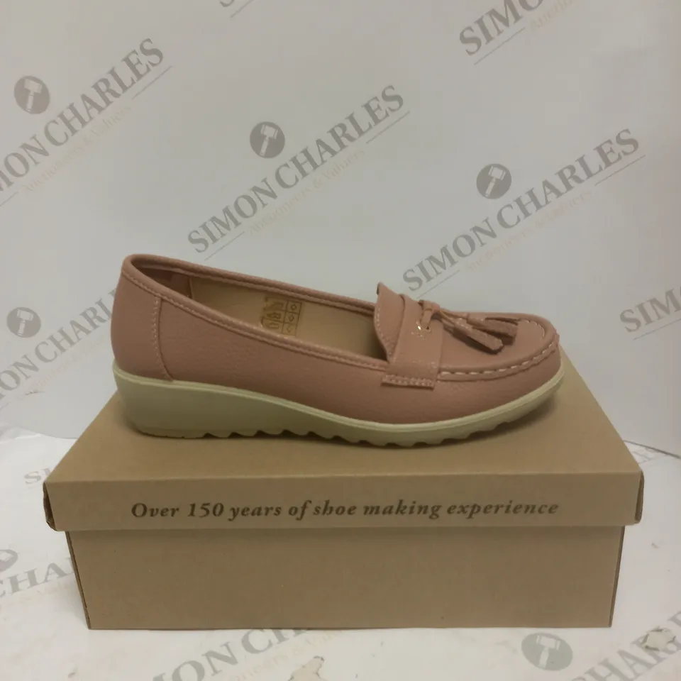 BOXED PAIR OF CUSHION WALK ROSE GOLD SLIDE ONS - 5