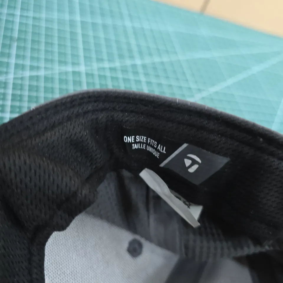 TAYLORMADE BASEBALL CAP – ONE SIZE FITS ALL