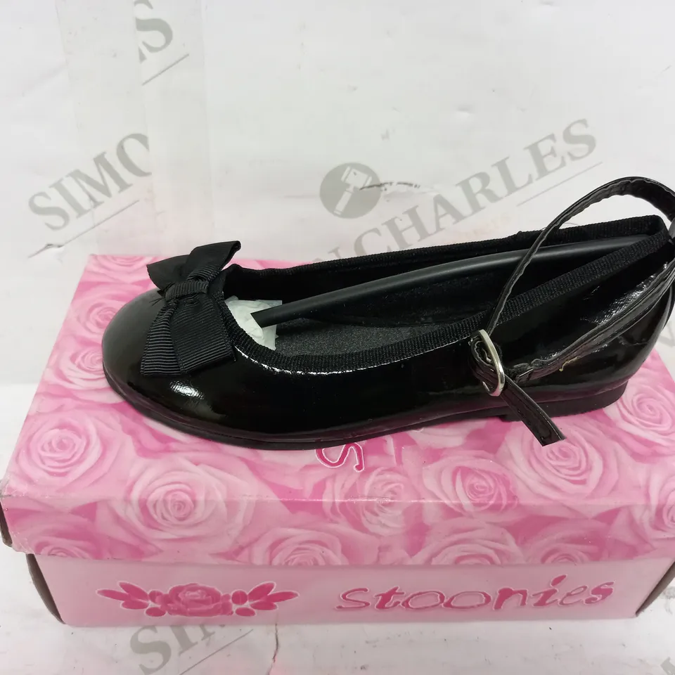 BALLET FLATS WITH STRAP IN BLACK PATENT SIZE 27