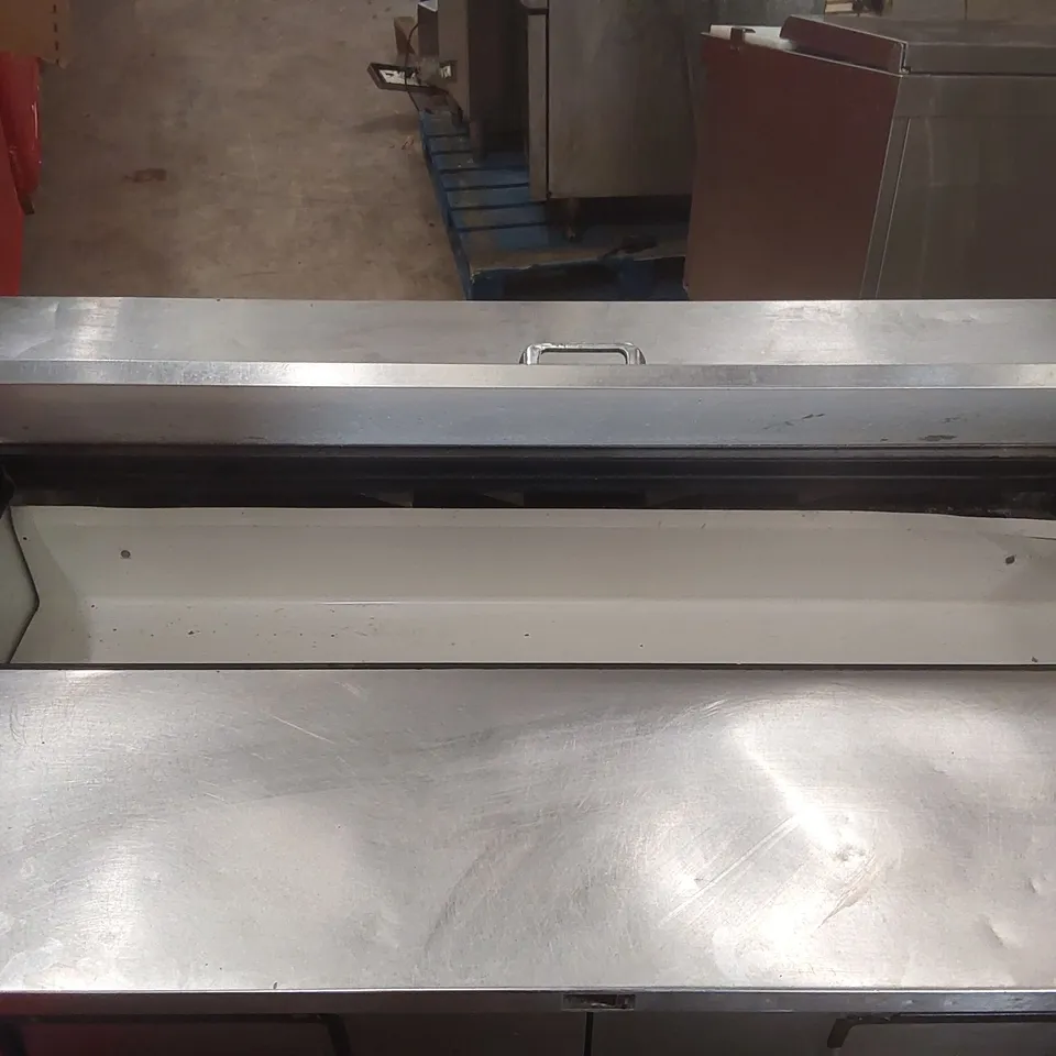 TRUE COMMERCIAL 2 DOOR BENCH SALADETTE