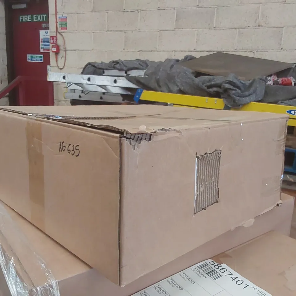 BOX CONTAINING APPROXIMATELY 65x BRAND NEW JANTEX WATER FILTER CARTRIDGES 