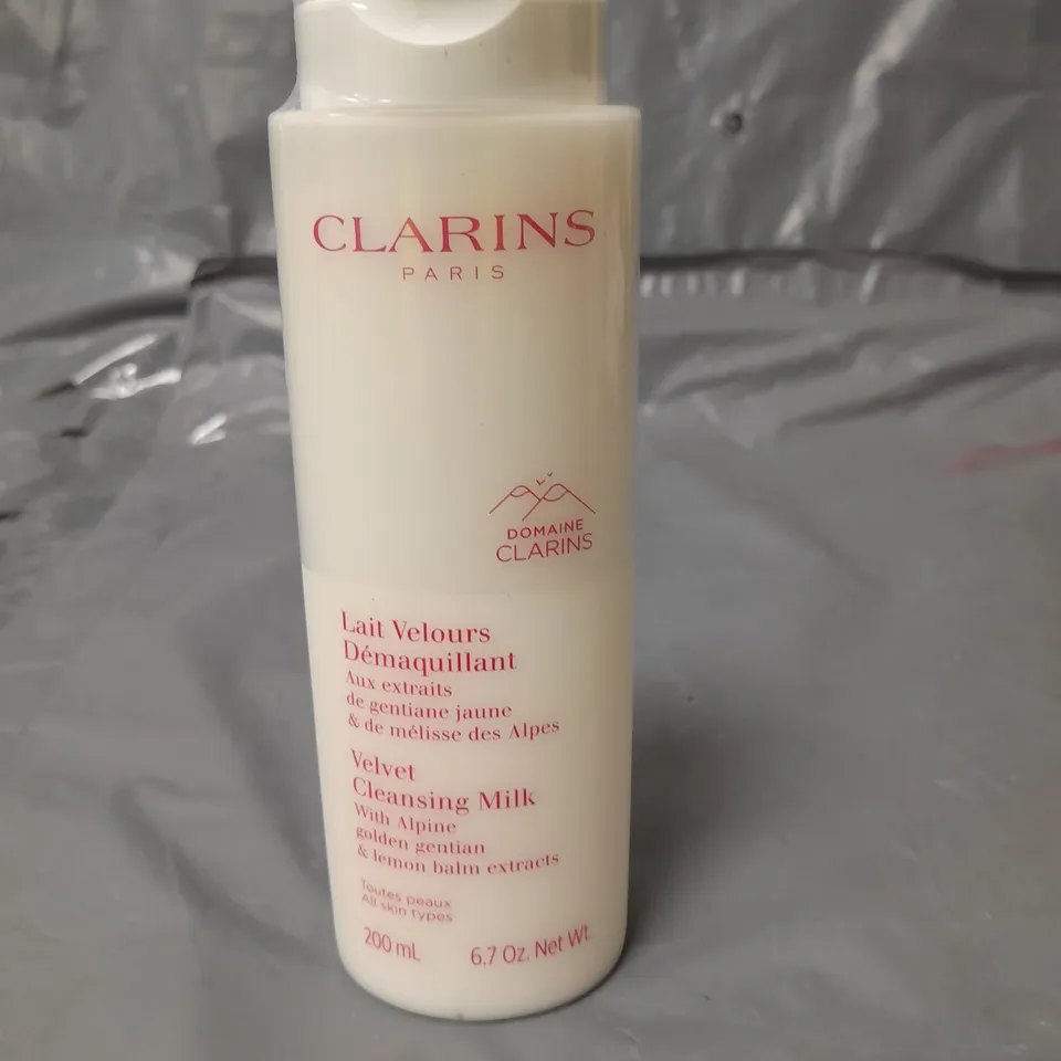 SEALED CLARINS VELVET CLEANSING MILK 200ML