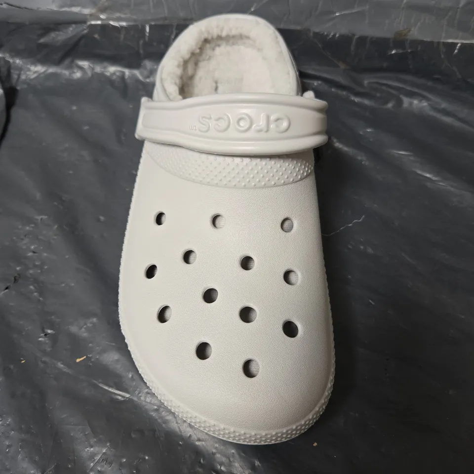 UNBOXED PAIR OF CROCS CLASSIC LINED CROCS IN GREY - UK M6/W7