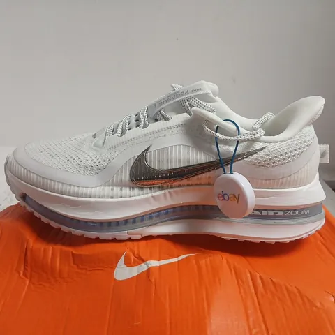 NIKE PEGASUS PREMIUM MENS WHITE/METALLIC SILVER SNEAKERS – UK 7 (US 9.5)