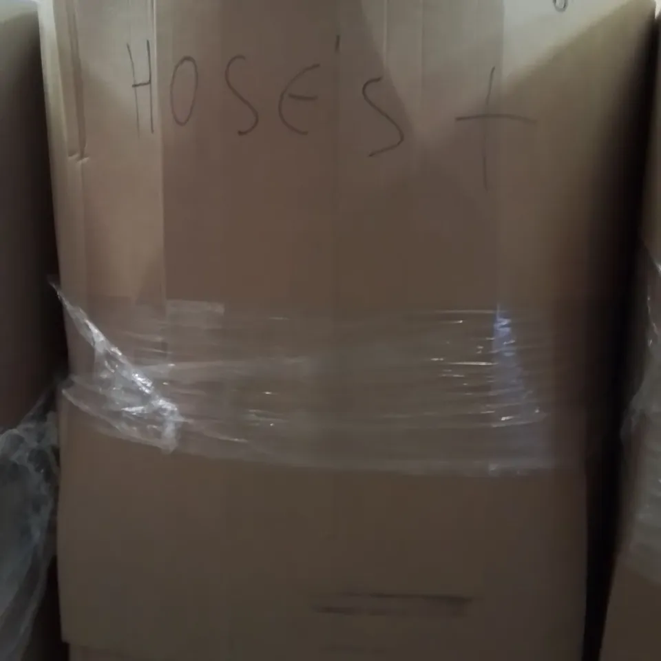 PALLET CONTAINING A LARGE QUANTITY OF HOSES