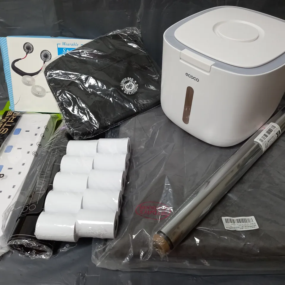 BOX OF APPROXIMATELY 10 HOUSEHOLD ITEMS TO INCLUDE - POWER STRIP EXTENSION CORD - WEARABLE SPORTS FAN - LUNCH BOX - ETC