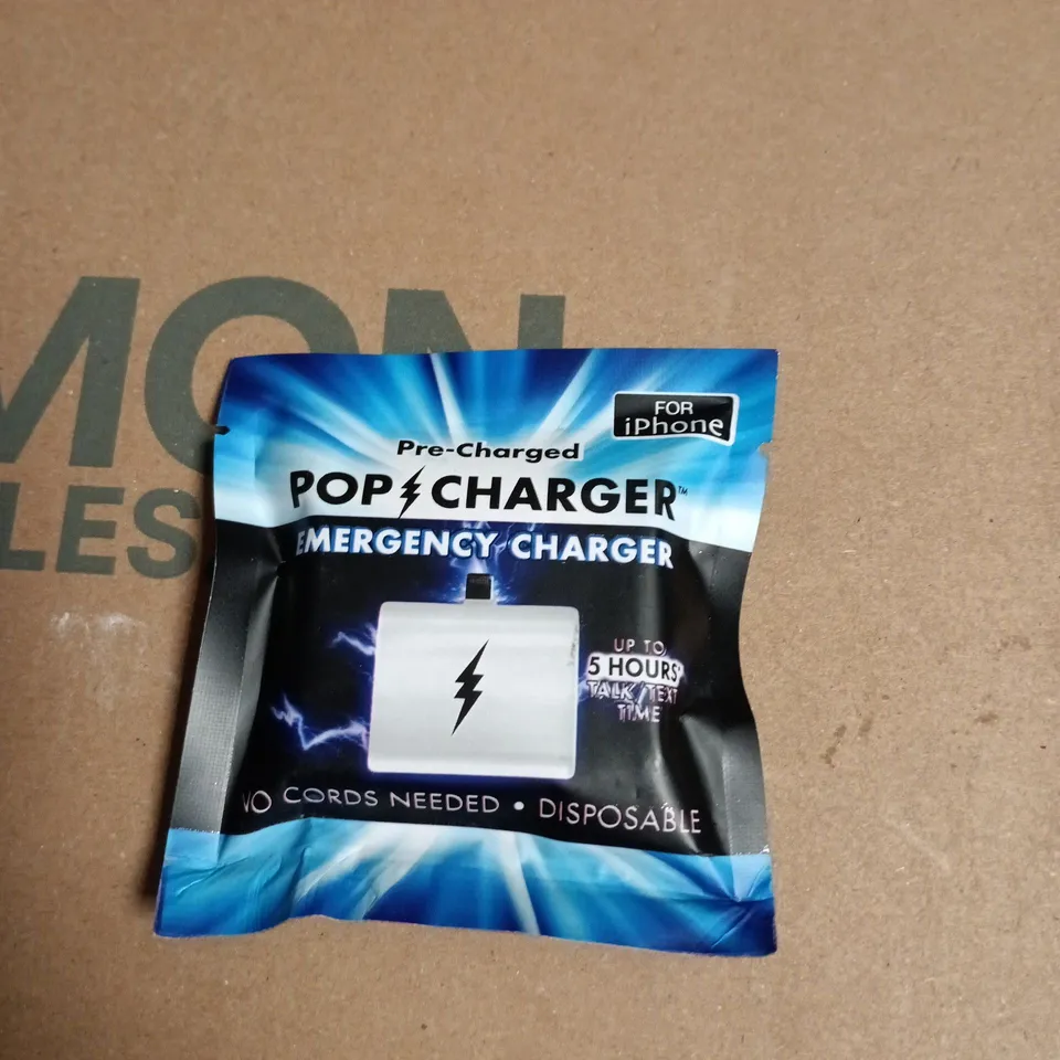 BOX OF APPROXIMATELY 20 ASSORTED ELECTRICAL ITEMS INCLUDING ANKER POWER BANK AND POP CHARGER