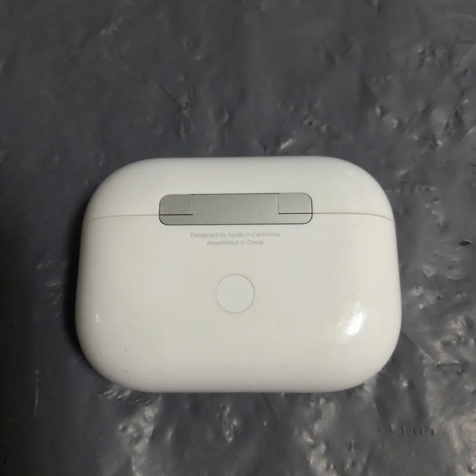 PAIR OF APPLE AIRPODS PRO 2ND GEN IN WHITE