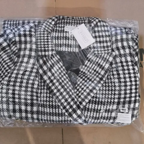 BOX OF APPROXIMATELY 10 TAMSY BUTTON COATS IN VARIOUS SIZES