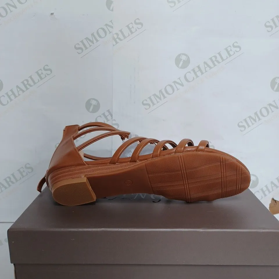BOXED XIANGLV ROMAN STYLE SANDALS IN BROWN - EU 38