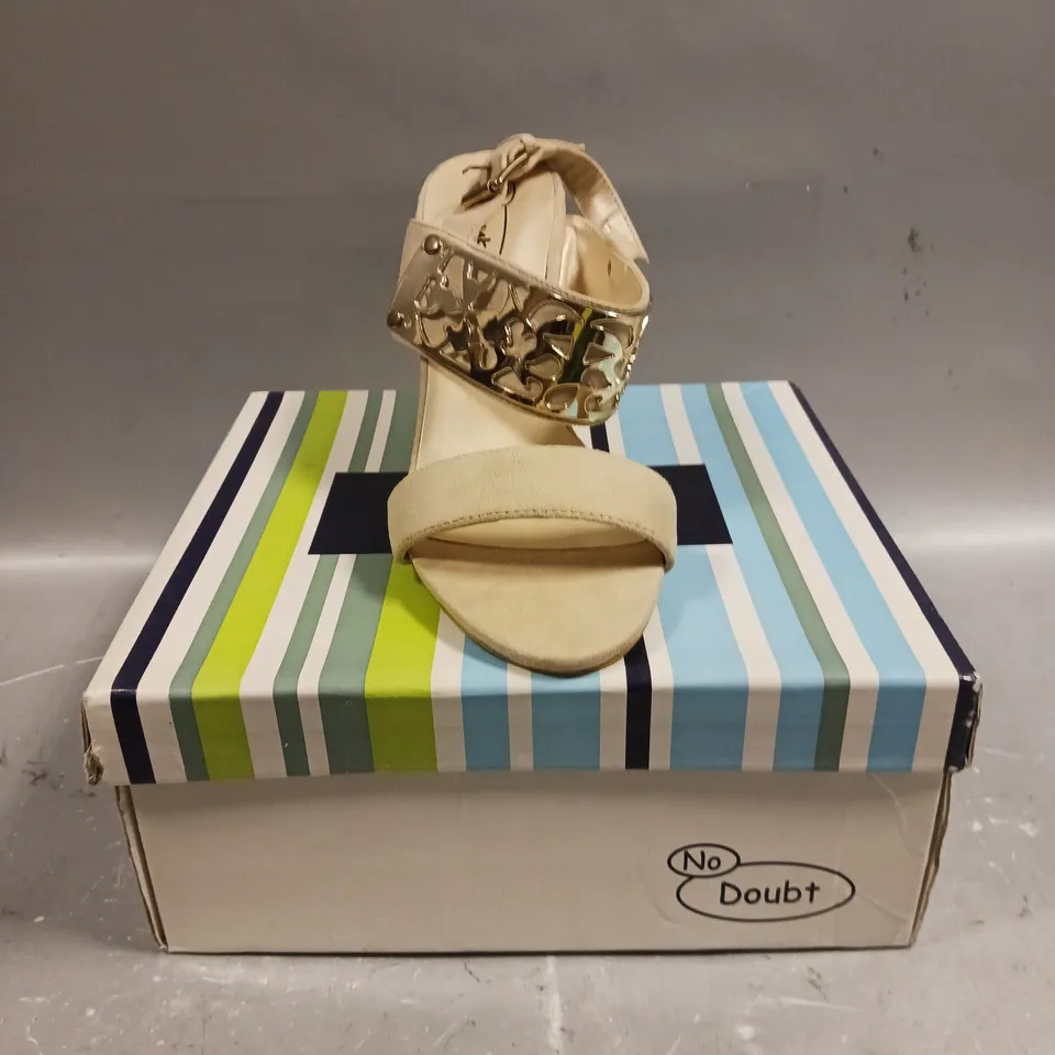 BOXED PAIR OF NO DOUBT BLOCK HEEL OPEN TOE SHOES - SIZE 3 