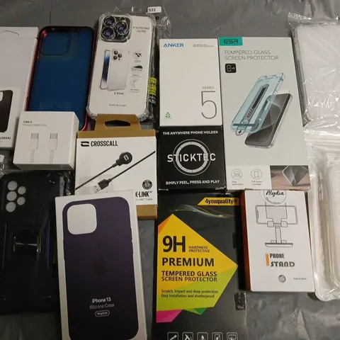 LOT OF ASSORTED MOBILE PHONE ACCESSORIES TO INCLUDE CASES, SCREEN PROTECTORS AND CHARGERS