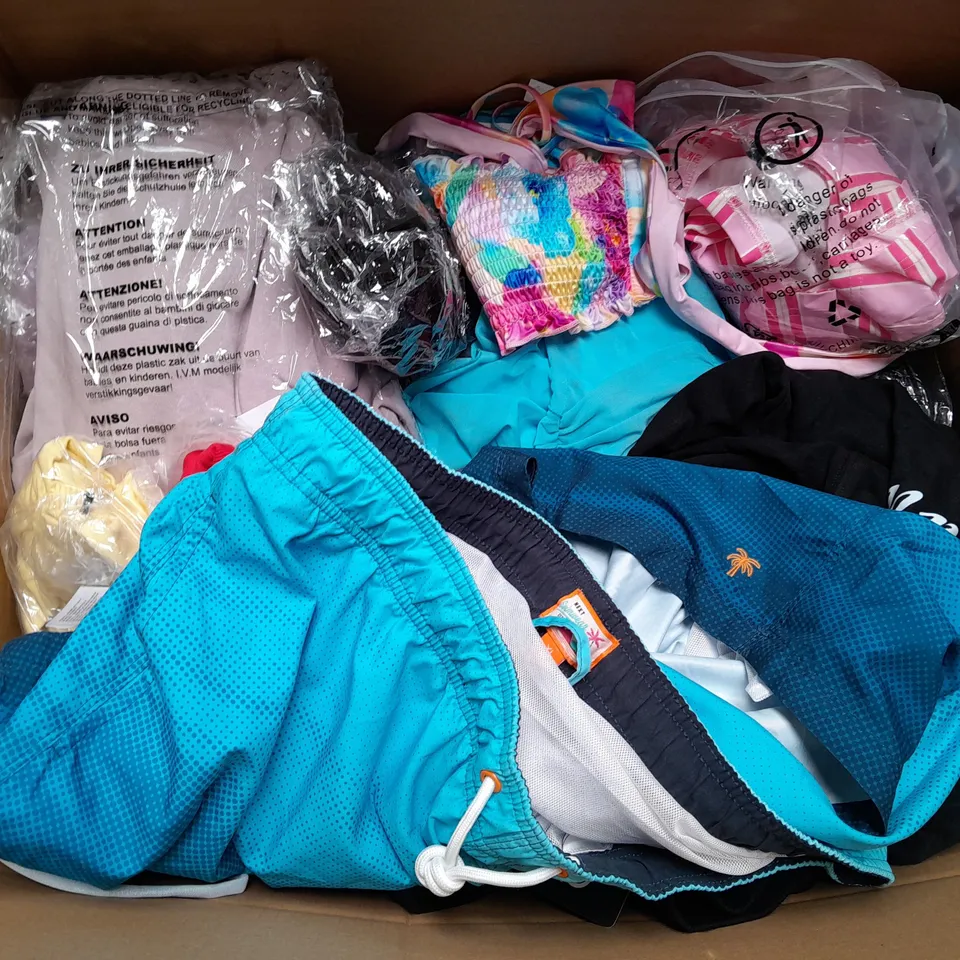 BOX OF APPROXIMATELY 25 ASSORTED CLOTHING ITEMS TO INCLUDE - JUMPERS, TOPS, DRESSES ETC 