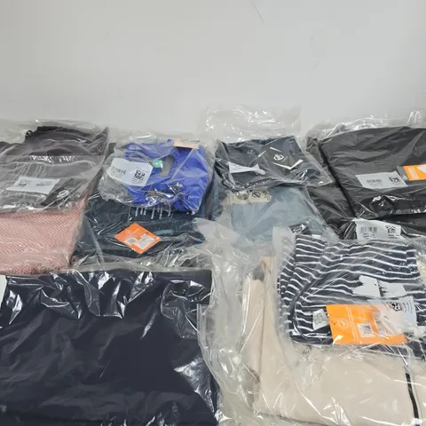 APPROXIMATELY 11 ASSORTED BRAND NEW REGATTA CLOTHING ITEMS IN VARIOUS SIZES, STYLES & COLOURS