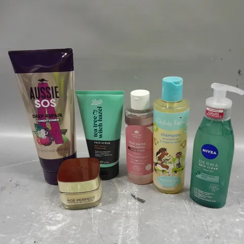 APPROXIMATELY 20 ASSORTED COSMETICS PRODUCTS TO INCLUDE - AUSSIE SOS DEEP REPAIR CONDITIONER - CHILD'S FARM SHAMPOO AND L'OREAL AGE PERFECT FACE CREAM