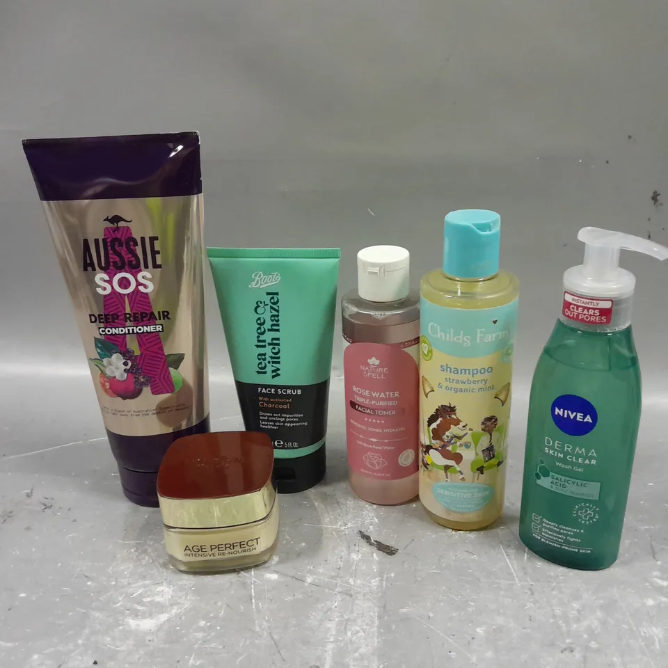 APPROXIMATELY 20 ASSORTED COSMETICS PRODUCTS TO INCLUDE - AUSSIE SOS DEEP REPAIR CONDITIONER - CHILD'S FARM SHAMPOO AND L'OREAL AGE PERFECT FACE CREAM