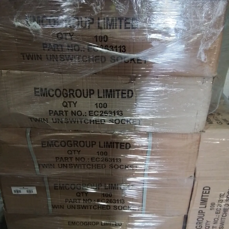 PALLET OF APPROXIMATELY 2800 OF EMCO TWIN UNSWITCHED SOCKETS - EC 263113