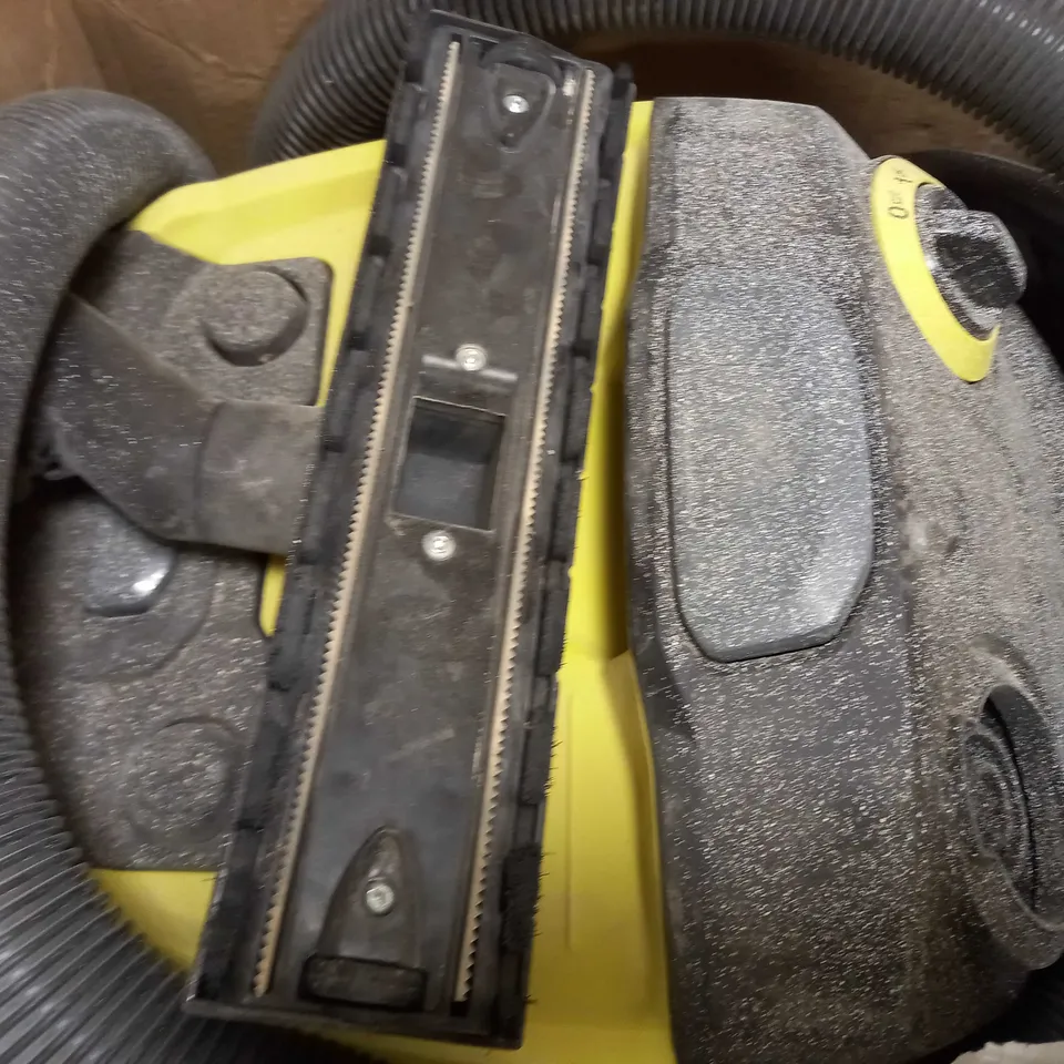KARCHER WD5 VACUUM CLEANER