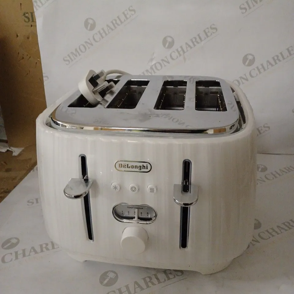 DE'LONGHI BALLERINA 4-SLOT TOASTER, WHITE