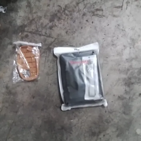 PALLET CONTAINING A LARGE QUANTITY OF TABLET CASES AND PHONE CASES AND SCREEN PROTECTORS