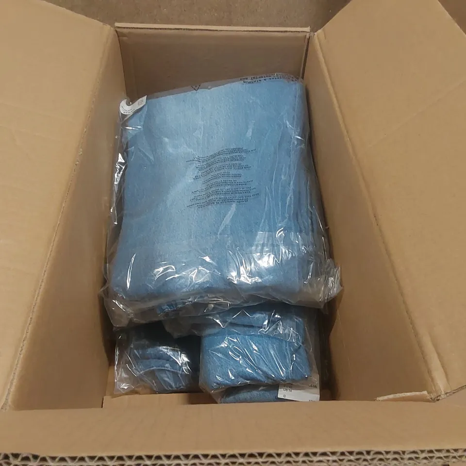 BOX CONTAINING APPROXIMATELY 7x BRAND NEW JD WILLIAMS MID BLUE DRAPE WIDE JEANS - SIZE 18