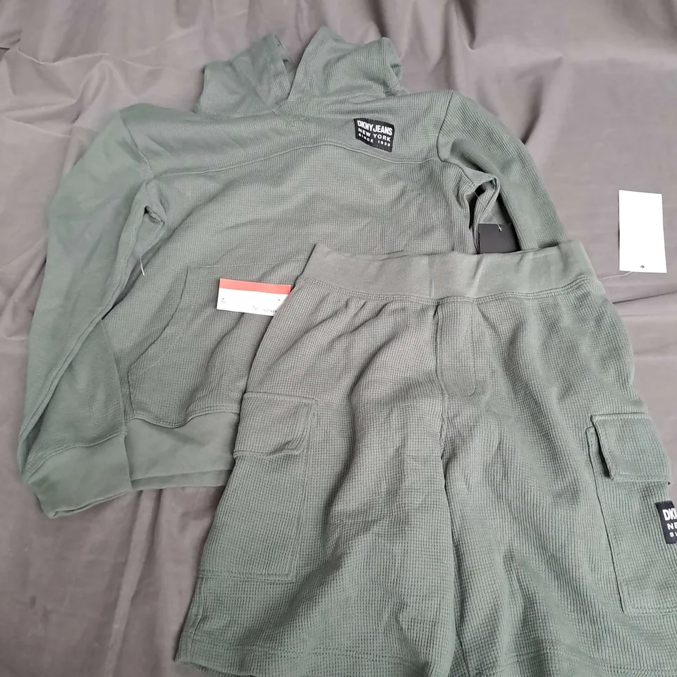 DKNY JEANS BOYS LOUNGE WEAR SET IN LAUREL WREAT SIZE 10YRS