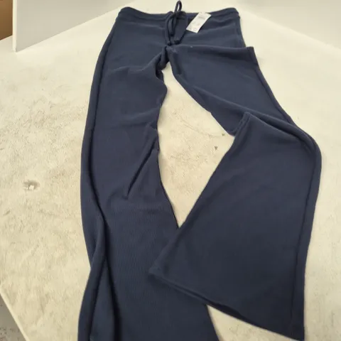 GILLY HICKS WOMEN'S KNIT PANTS – NAVY, SMALL SHORT