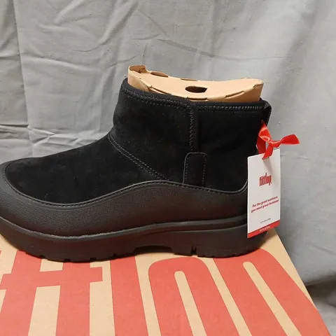 FITFLOP NEO-D-HYKER WARM SUEDE PULL-ON OUTDOOR MINI BOOTS – BLACK, UK 7