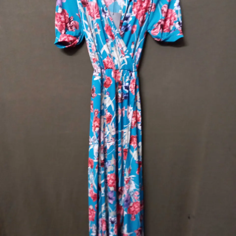 JESSICA JOY SHORT SLEEVE WRAP FLORA DESIGN DRESS IN LIGHT BLUE - SIZE 10