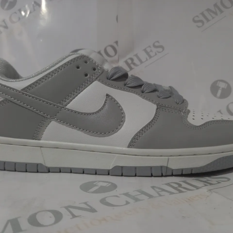 BOXED PAIR OF NIKE SHOES IN GREY/WHITE UK SIZE 6
