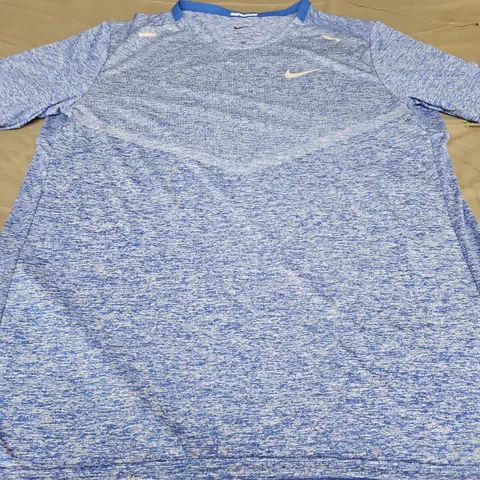 NIKE LOGO T-SHIRT, BLUE - UK SIZE M