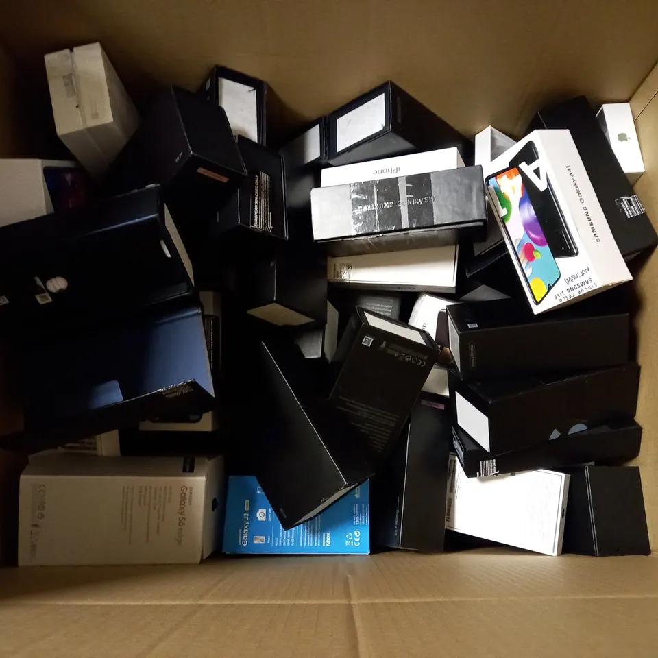 BOX OF APPROX 30 EMPTY SMART PHONE DISPLAY BOXES