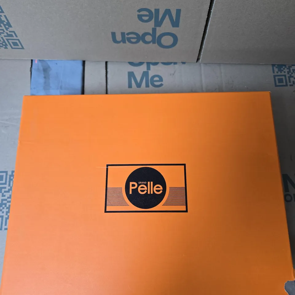 PELLE GRAND BLACK LEATHER HANDBAG WITH SILVER TURN-LOCK – ORANGE BOX