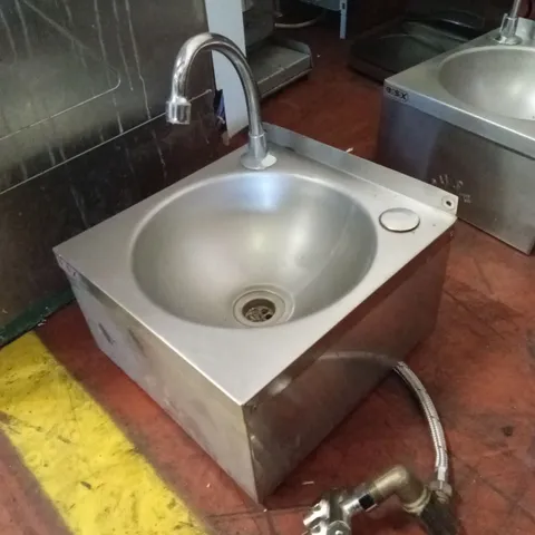 KNEE OPERATED HAND WASH BASIN