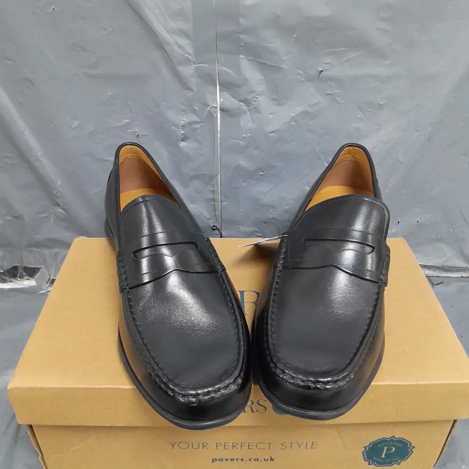 BOXED PAVERS WIDE BLACK LEATHER SHOES SIZE 42