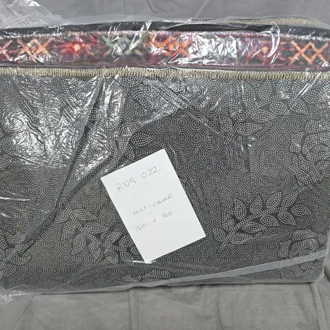 MULTI-COLOUR RUG, 160 X 160 CM