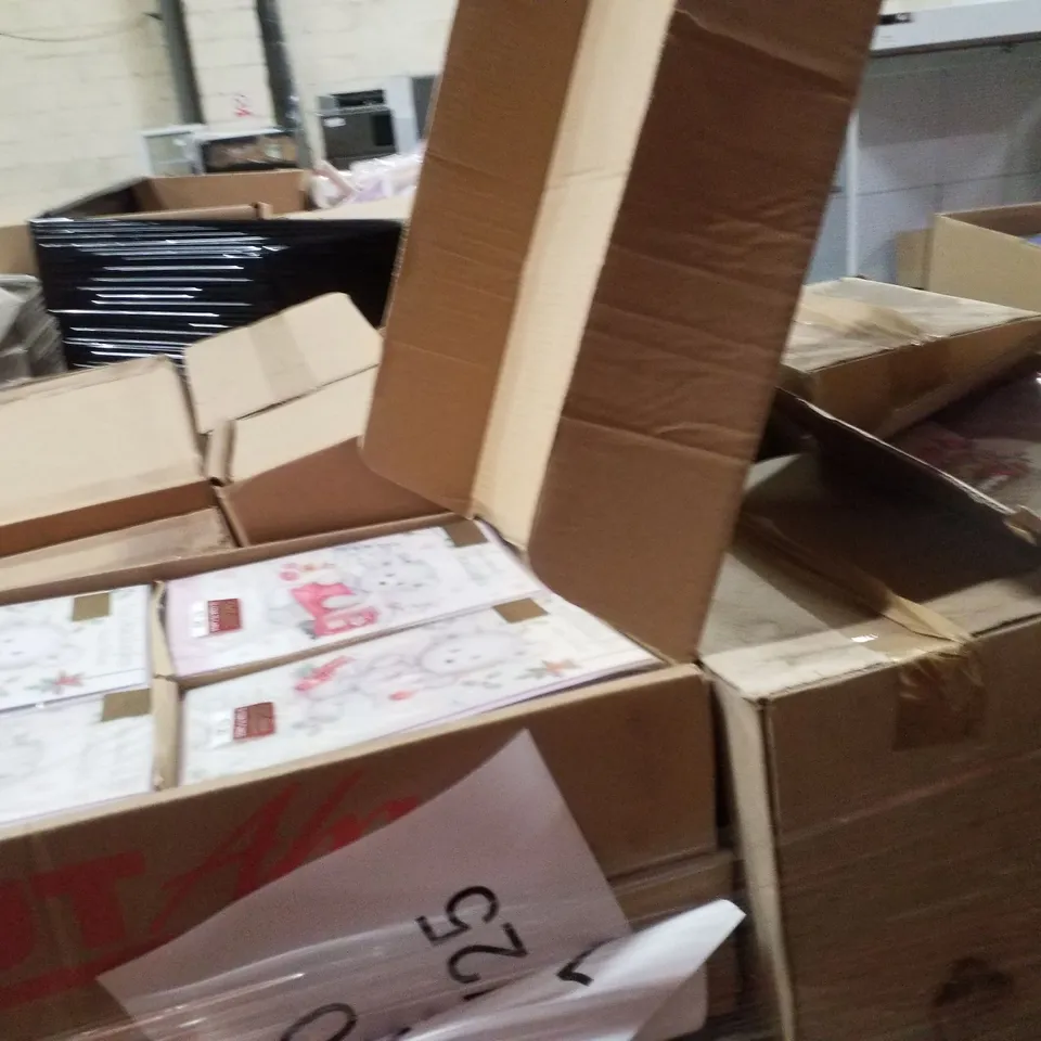 PALLET CONTAINING LARGE QUANTITY OF ASSORTED GREETINGS CARDS