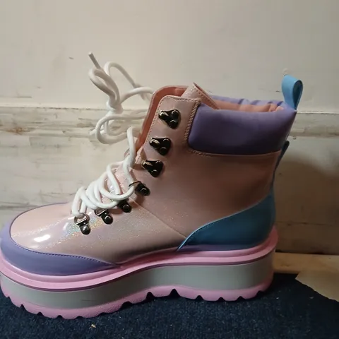 KOI KAWAII HYDRA HI SHINE PLATFORM BOOTS – UK 10 – MULTI