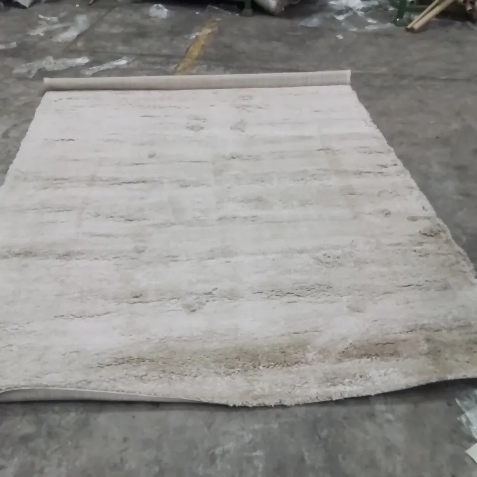 QUALITY DESIGNER AREA RUG - APPROXIMATELY 275X200