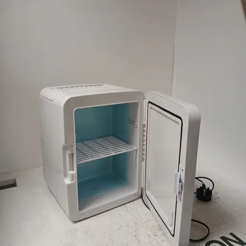 MINI MIRRORED FRIDGE MZA-10 – PORTABLE WHITE 12V DC / 220–240V AC, BLUE INTERIOR