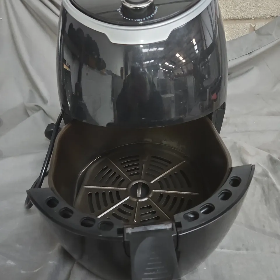 TOWER AIR FRYER, BLACK WITH DIAL CONTROLS